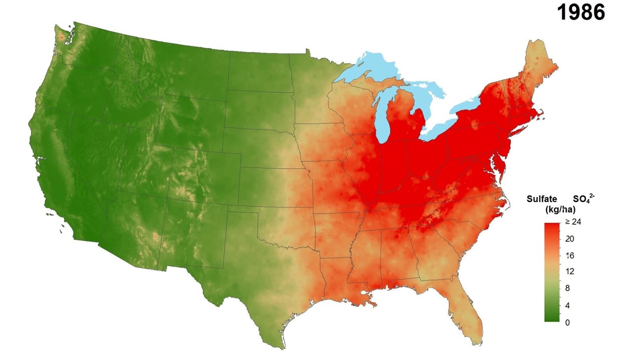 Apport atmosphérique annuel moyen de sulfate par les précipitations, 1986 (en haut) par rapport à 2012